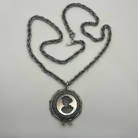 Whiting & Davis intaglio grey cameo silver tone rope chain necklace vintage - Picture 14 of 14